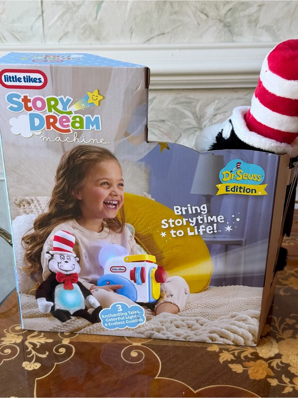 Little Tikes Dream Story Projector NWT Dr. Seuss Plush & 3 Book Cartridges